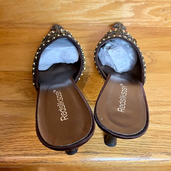 New Red Silk Sash Brown Pointed Heel with Beading - Picture 4 of 6